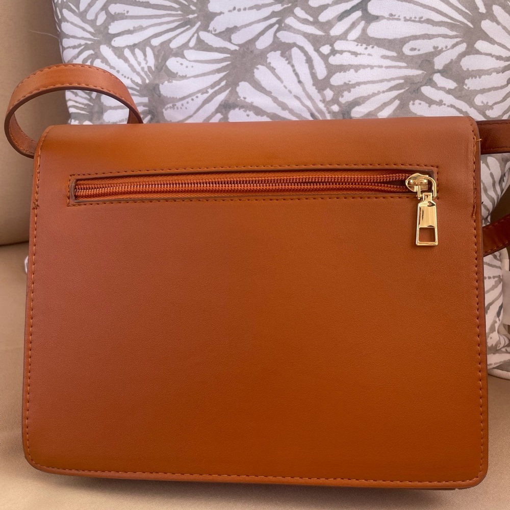 Woman’s Purse - Picture 3 of 5